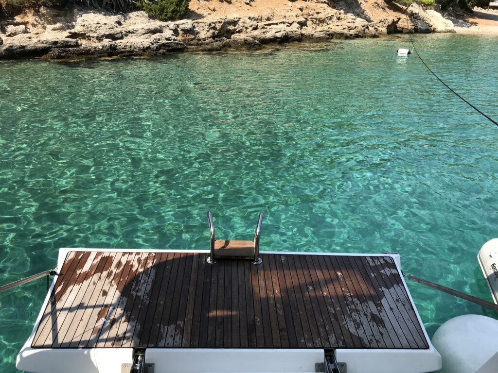 Aussicht Badeplattform Segelboot Bucht Blaca Insel Brac Kroatien